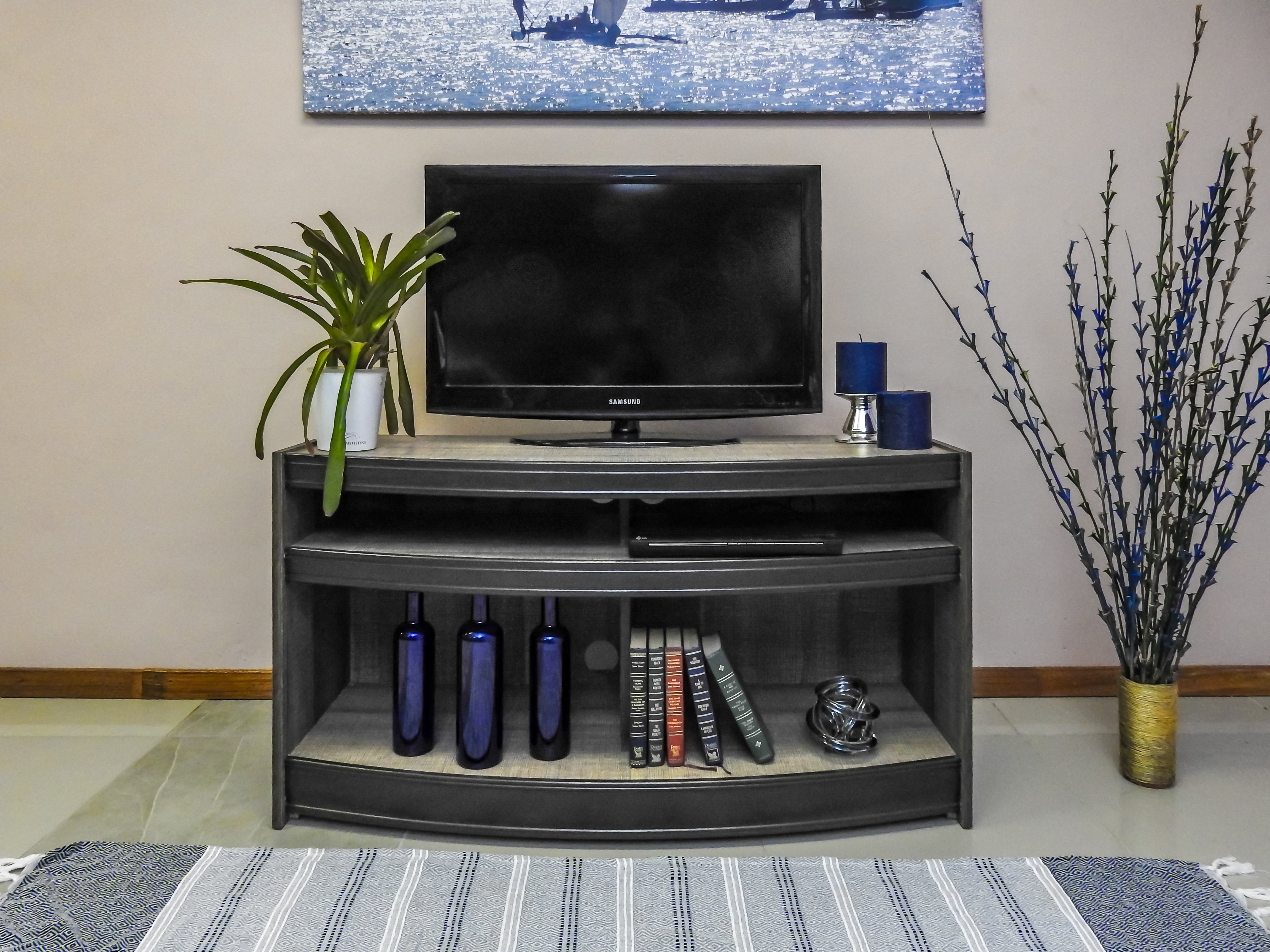 Curve Plasma Stand